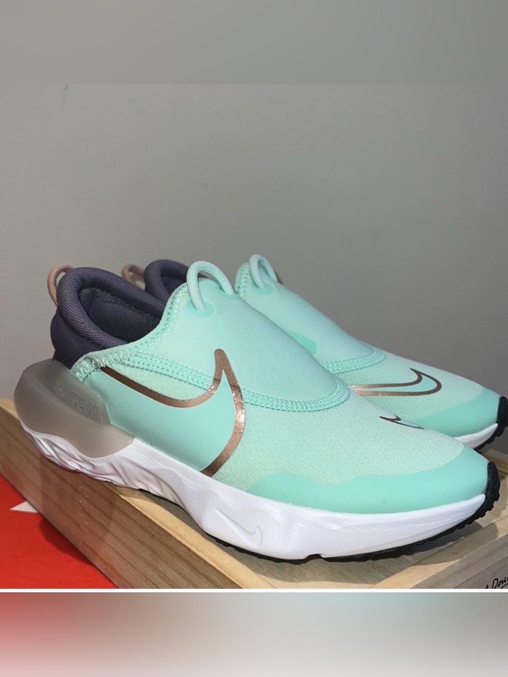 NWOT Kids Nike React Flow